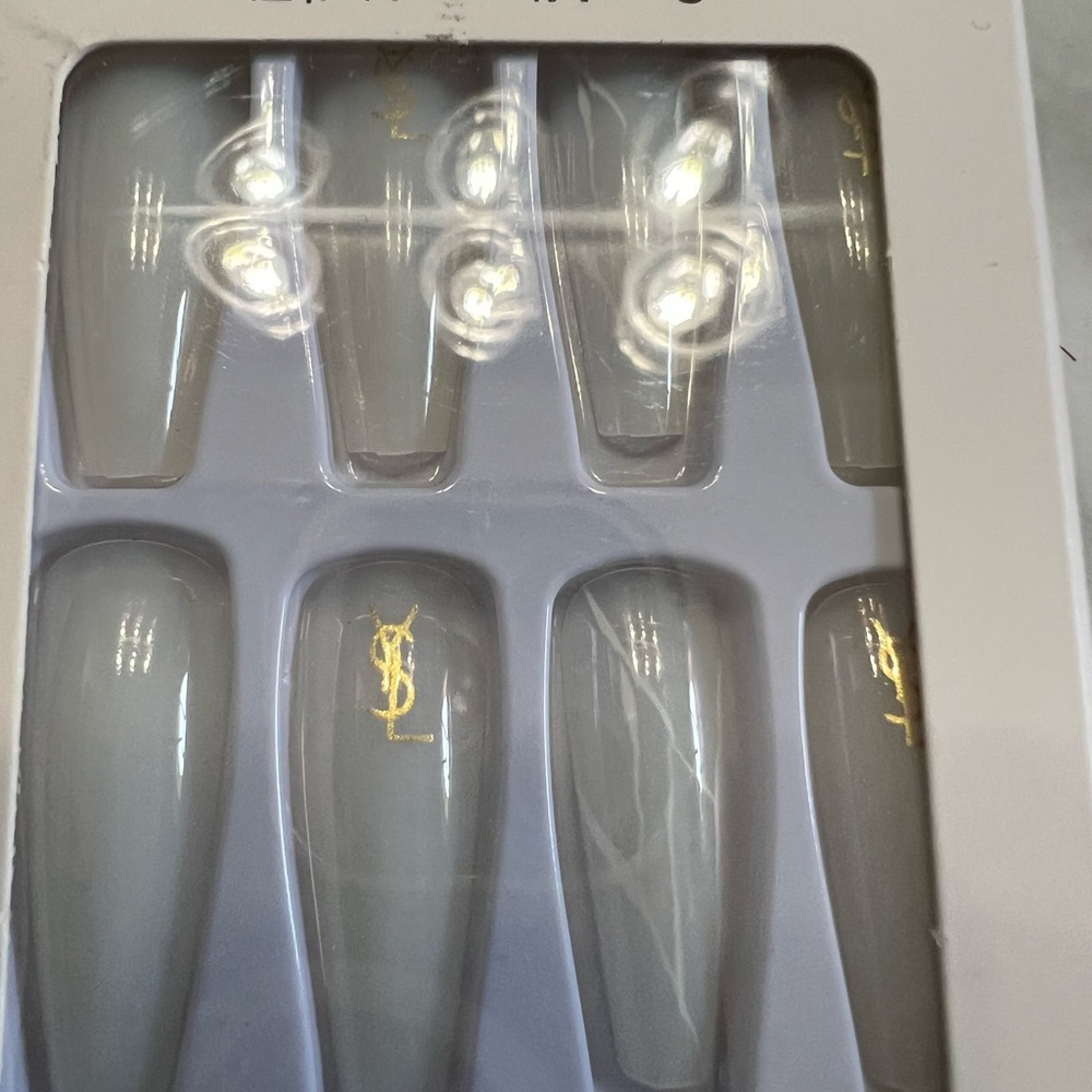 BNIB! Designer YSL press on nails, 24!